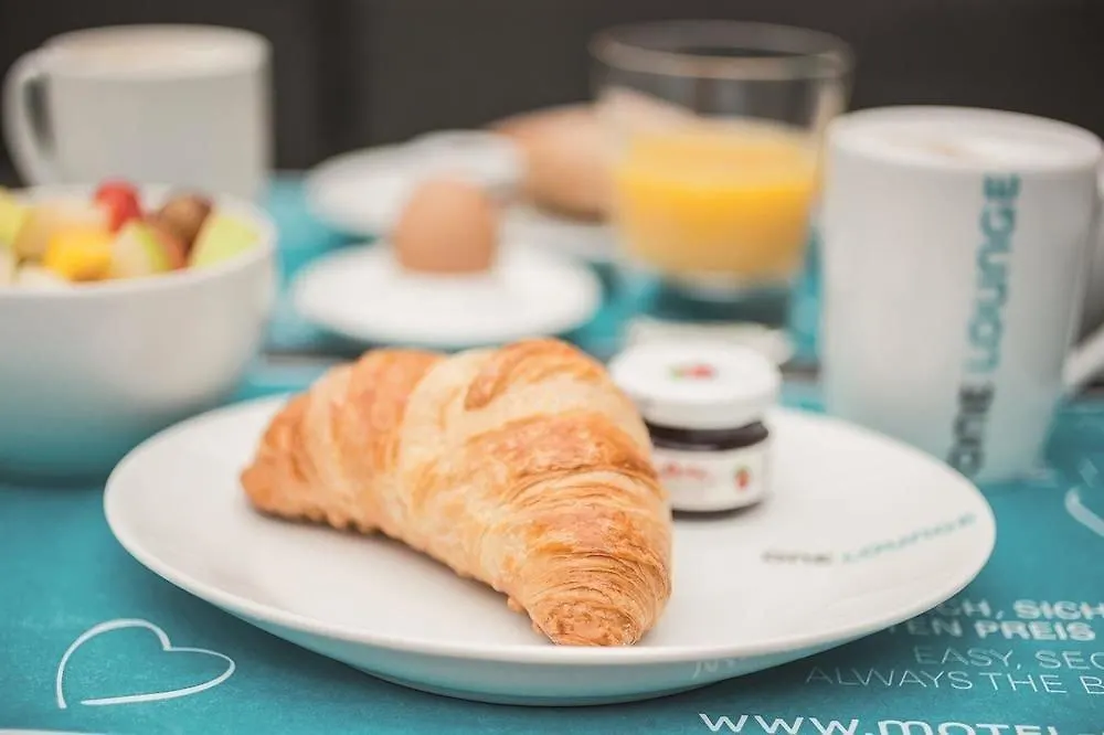 Motel One Prague-Florentinum 3*, Prague