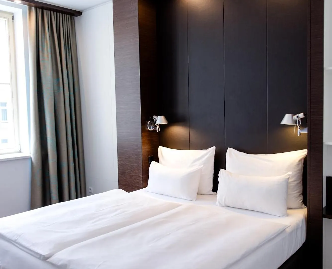 Motel One Prague-Florentinum 3*, Prague