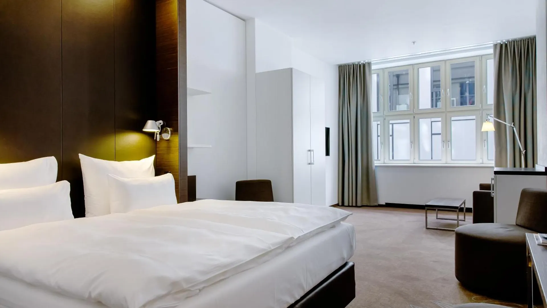 Motel One Prague-Florentinum 3*, Prague