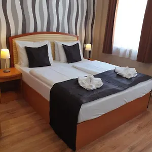 *** Hotel Six Ungheria