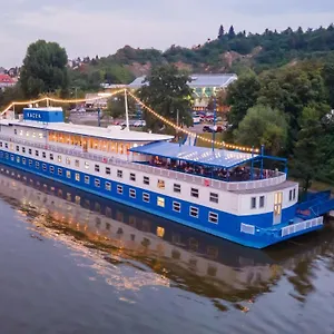 Racek Hotel en barco