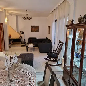 https://tsar-simeon-2-bedroom-living-room-and-fireplace.sofiahotelsbg.com